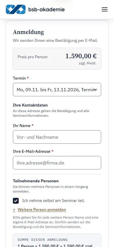 Registration form on a phone: date selected, name and email address, below that the “Weitere Person anmelden” link (register another person) and the registration total.