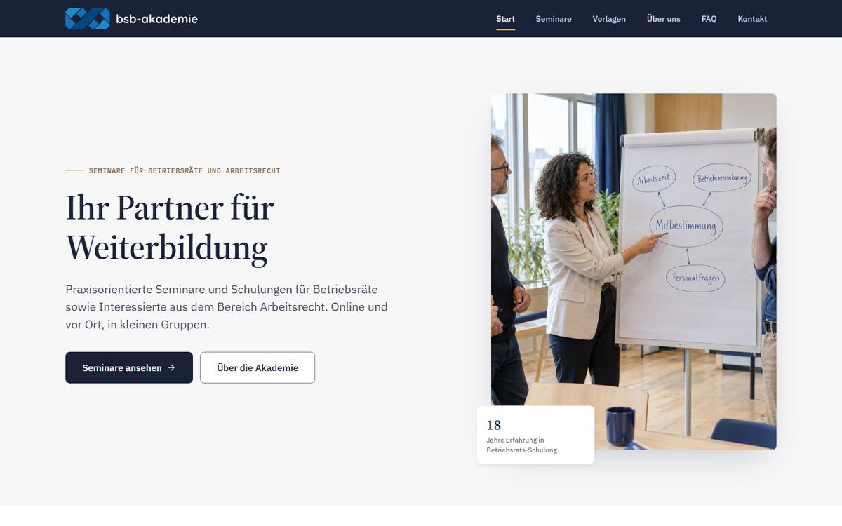 Home page of bsb-akademie.de: on the left “Ihr Partner für Weiterbildung” (your partner for professional training) and a button to view the seminars, on the right a speaker at a flip chart on the topic of co-determination.